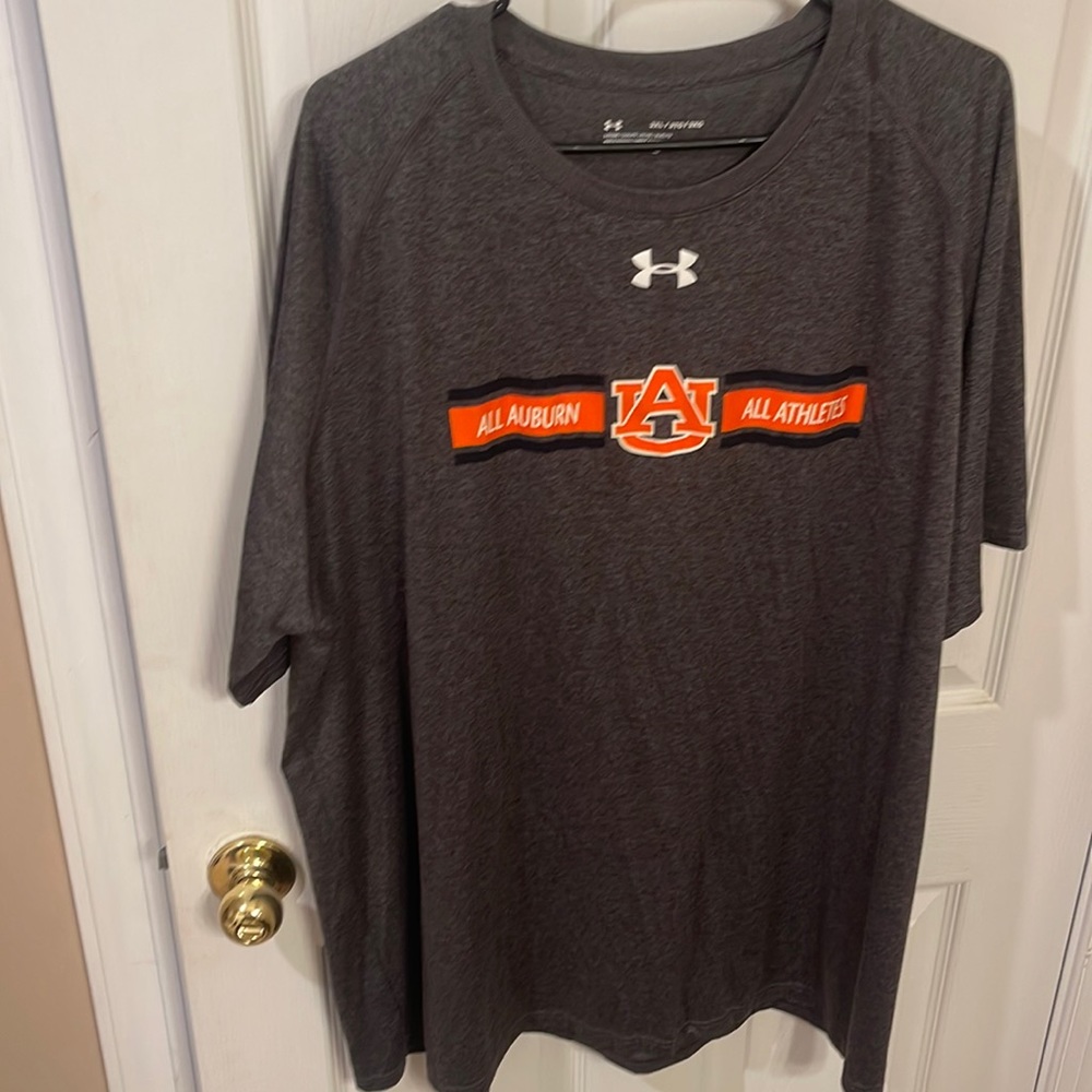 Like New ( Barely worn 3XL) Auburn t-shirt team gear. Great for fall season
